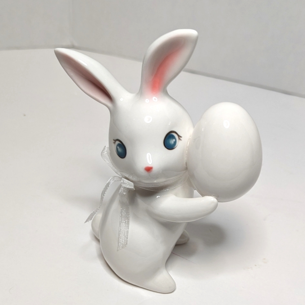 Target Spritz Easter Bunny Egg Spring White Ceramic Rabbit Retro Style Cute